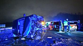 Man uit auto geslingerd en doodgereden op A67, bestuurder opgepakt